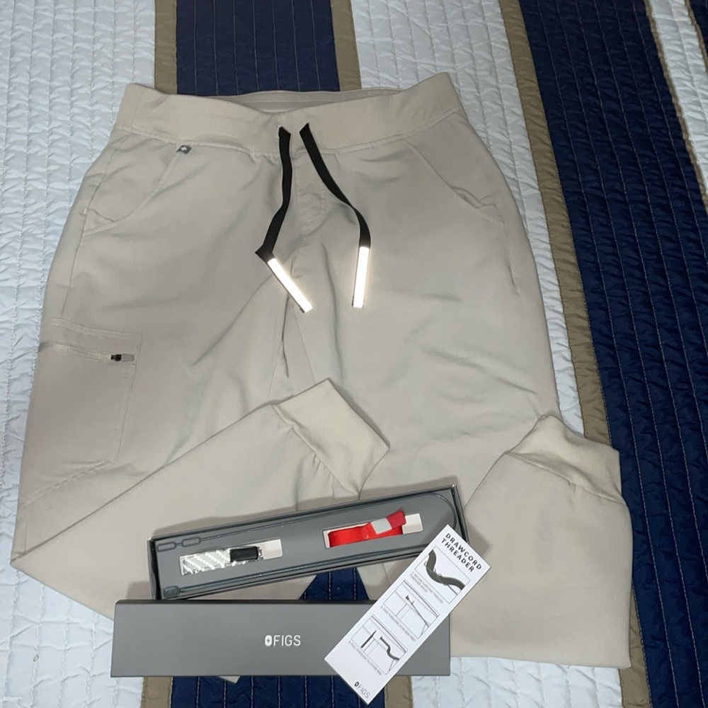 Figs Zamora Joggers Petite Medium Khaki with Extra Drawstrings!